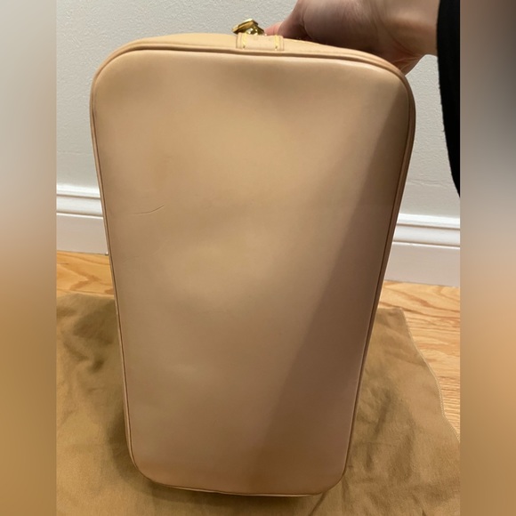 Louis Vuitton Alma monogram bag - Picture 5 of 11